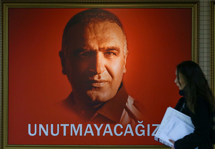Saldırıda şehit düşen polis memuru Fethi Sekin ve adliye çalışanı Musa Can, İzmir'de anılıyor.