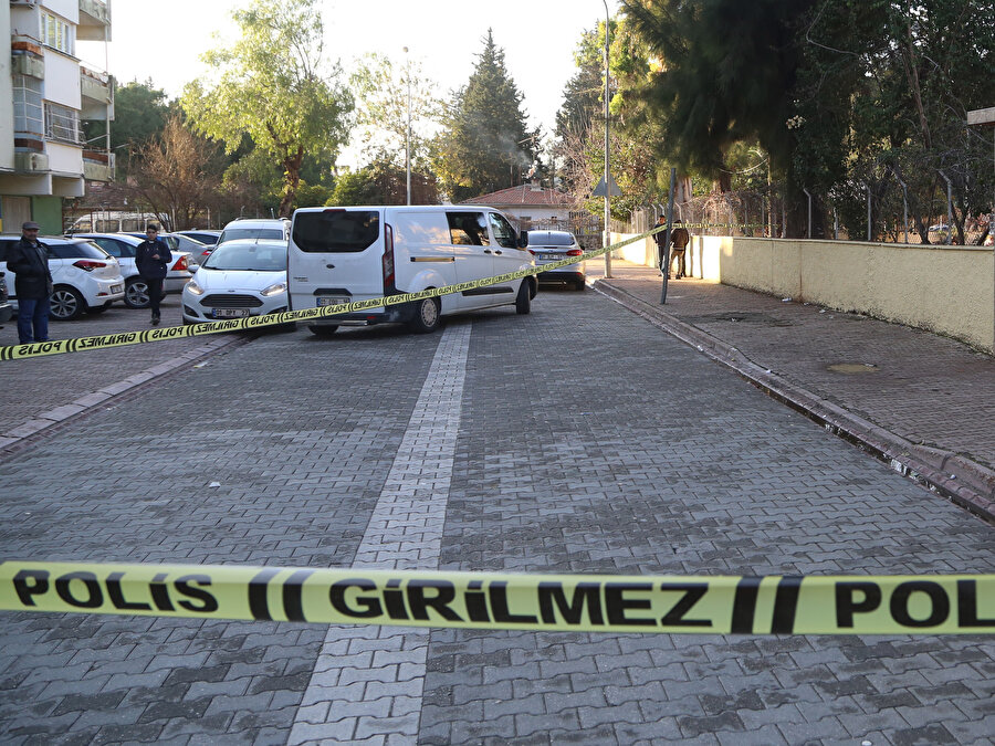Meydana gelen olayda lise öğrencisini öldüren şahıs polis ekiplerince gözaltına alındı.