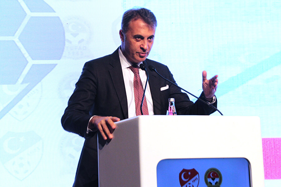 Fikret Orman, TÜFAD Metin Türel Antrenör Gelişim Semineri'nde konuşuyor.