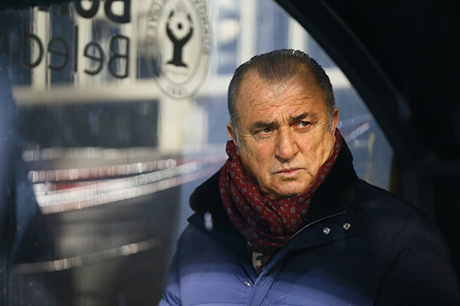 Fatih Terim 10 maçlık cezasının ardından Göztepe maçıyla kenardaki yerini aldı.
