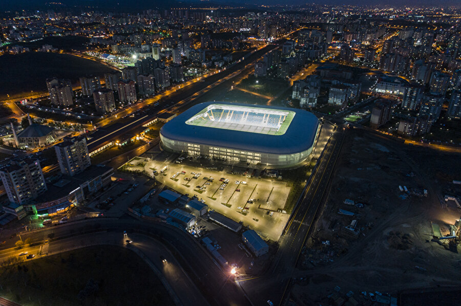 Eryaman Stadı dış görünüşü itibarıyla Bayern Münih'in maçlarını oynadığı Allianz Arena'ya benzetiliyor.