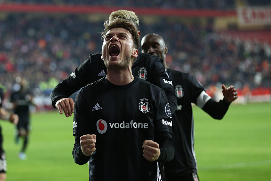 Adem Ljajic, Fenerbahçe derbisinde forma giyemeyecek.
