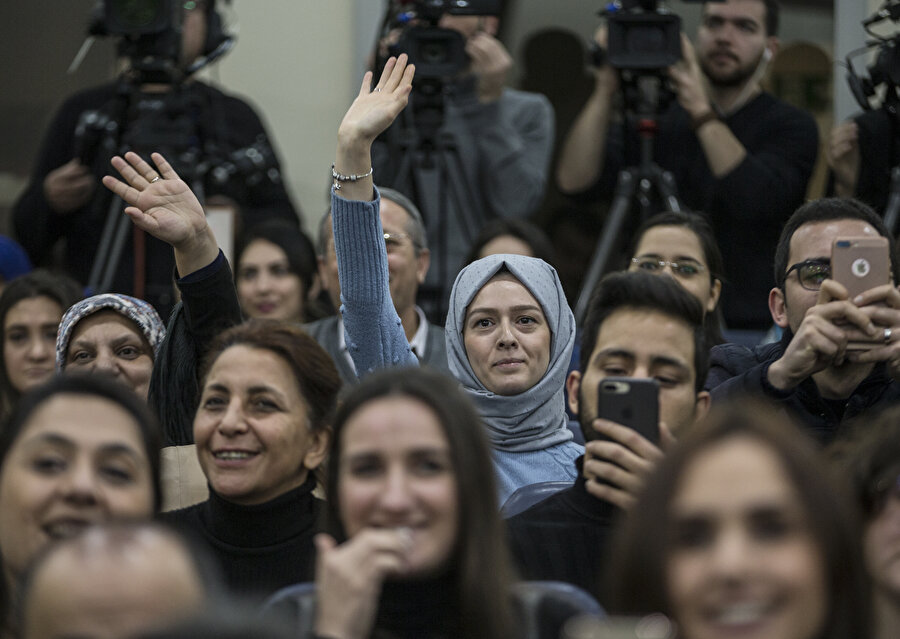 Milli Eğitim Bakanlığı'nda yapılan kura çekilişine Bakan Ziya Selçuk'un yanında, atama bekleyen öğretmenler ve aileleri katılmıştı.