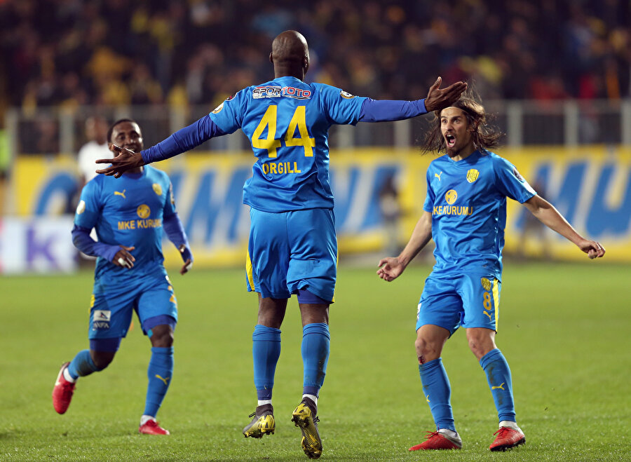 MKE Ankaragücü forması giyen oyuncuların gol sevinci.