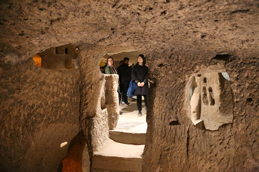 Kapadokya'da 1 milyonu aşkın turist yer altını gezdi.