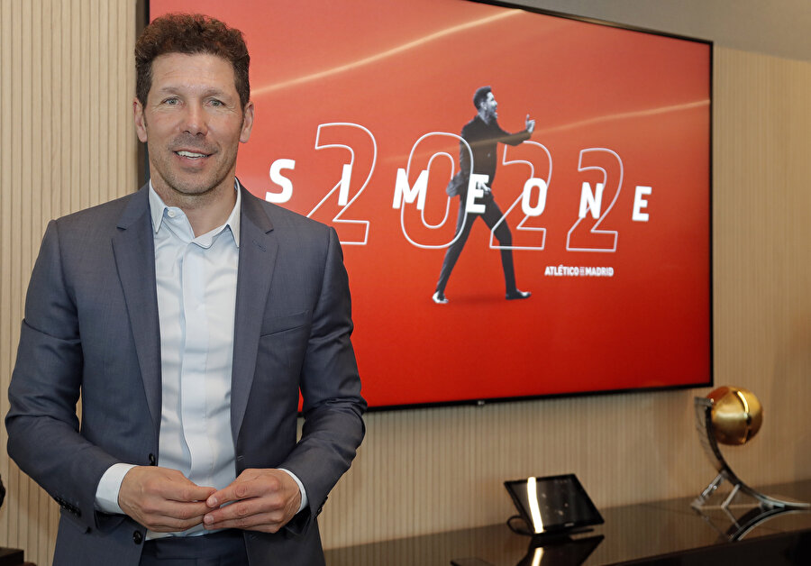 Diego Simeone imza töreninde böyle poz verdi.