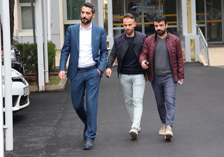 Mansur Çalar (ortada) savcılığa gelerek olay sonrası ifade vermişti.