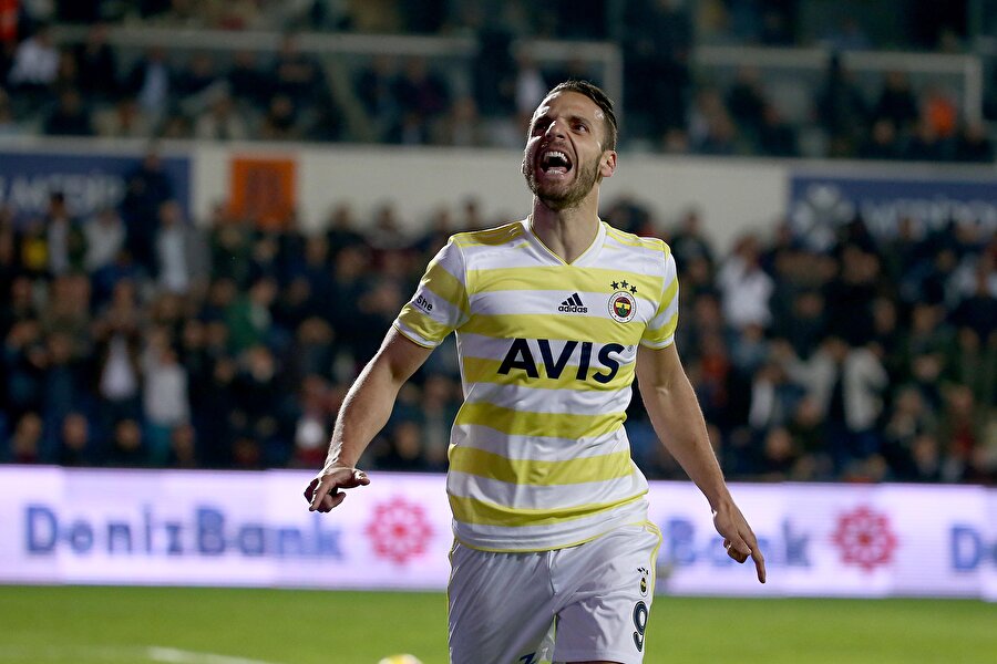 Roberto Soldado'nun Başakşehir'e attığı golden sonra yaşadığı sevinç.