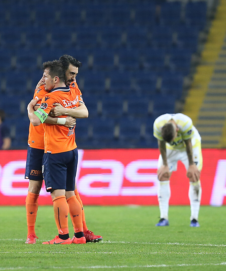 Medipol Başakşhir'de galibiyet sevinci.