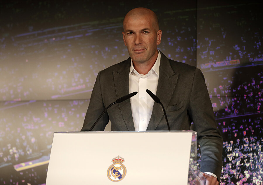 Zidane eski kulübüyle yeniden sözleşme imzaladı.