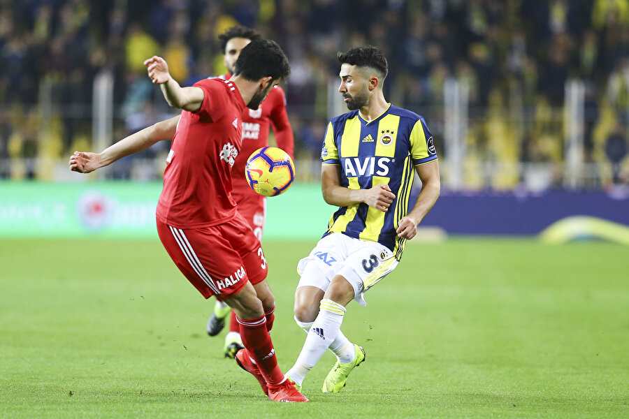 Fenerbahçe sahasında Sivasspor'u konuk ediyor.