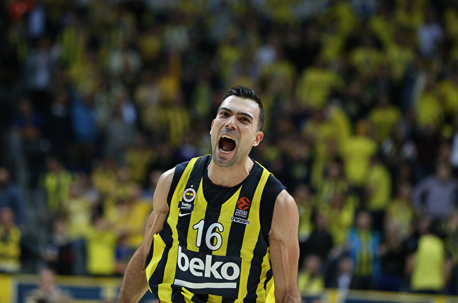 Kostas Sloukas galibiyetin ardından böyle coşuyor.