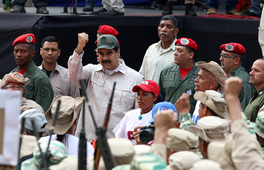 Başkent Caracas'ta düzenlenen törene Devlet Başkanı Nicolas Maduro ve eşi Cilia Flores da katıldı.
