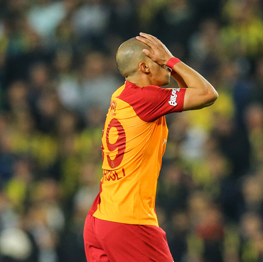 Feghouli derbide kaçan golün ardından böyle üzüldü.