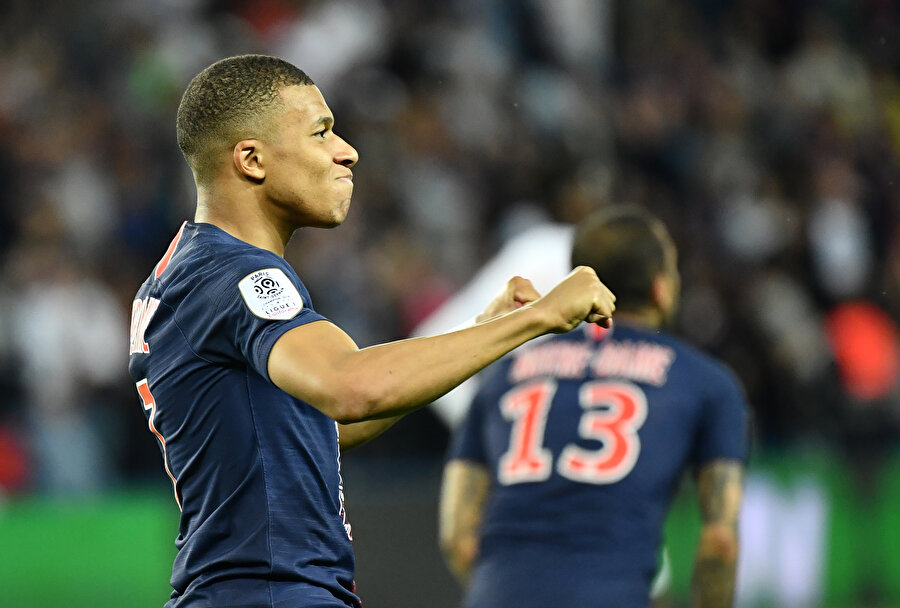 Kylian Mbappe, bu sezon çıktığı 41 maçta 36 gol atarken 17 de asist yaptı.