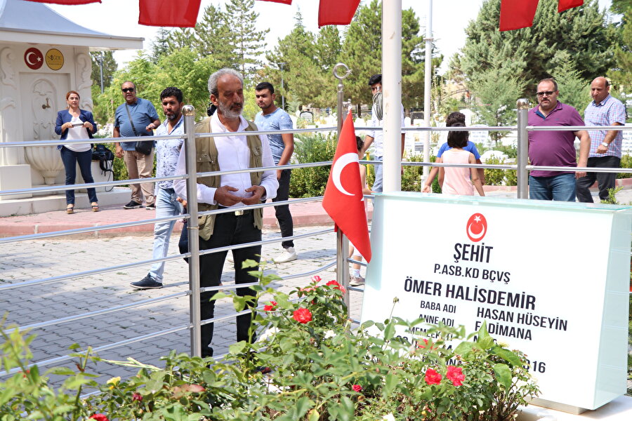 Ankara'da Özel Kuvvetler Komutanlığında darbeci generali vurduktan sonra şehit edilen Astsubay Ömer Halisdemir'in Niğde'deki mezarlığı