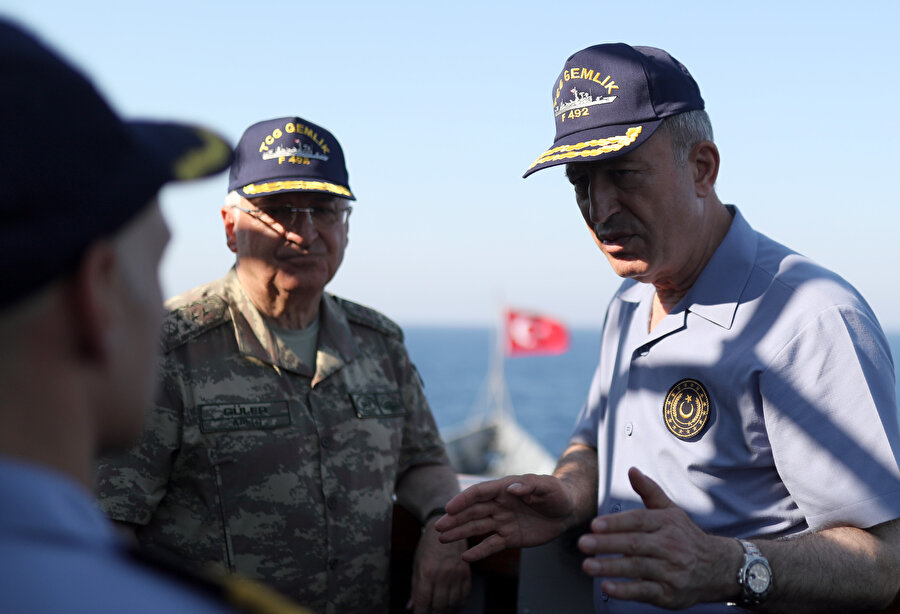 Akar ve komutanlar TCG Gemlik'te