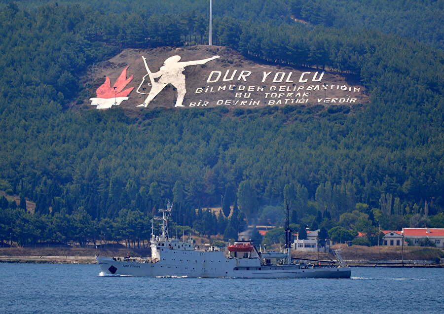 Rus Donanması’na ait, ’Donuzlav’ adlı Gemi Çanakkale Boğazı'ndan geçti.