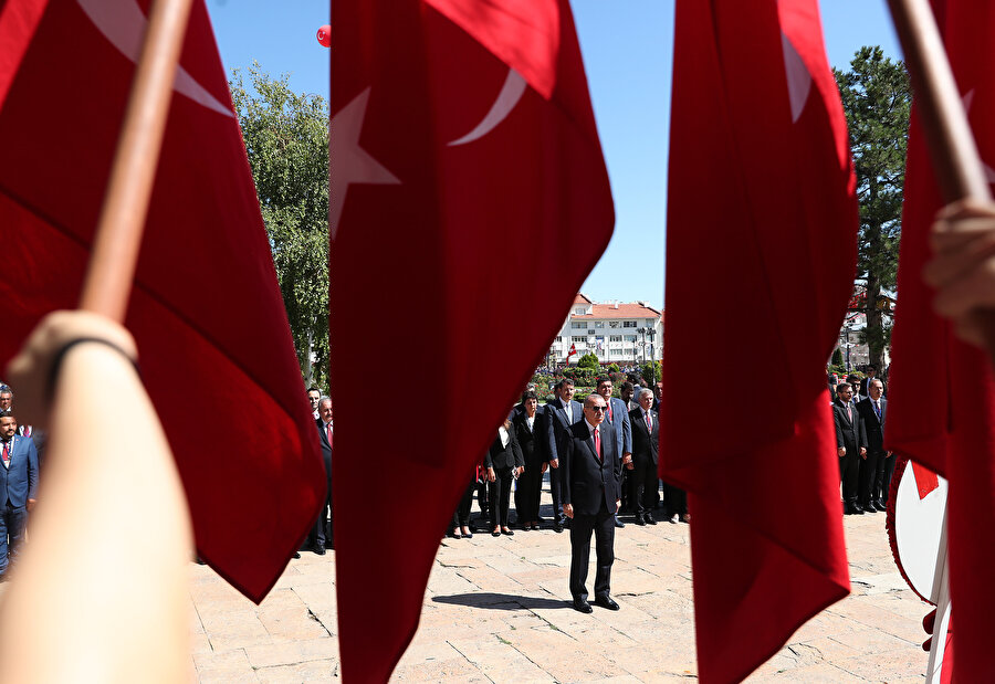 Sivas Kongresi'nin 100. yıl dönümü kapsamında Cumhurbaşkanı Recep Tayyip Erdoğan, Sivasta gerçekleştirdiği ziyaretlerin ardından, kutlama programında konuşuyor. -AA