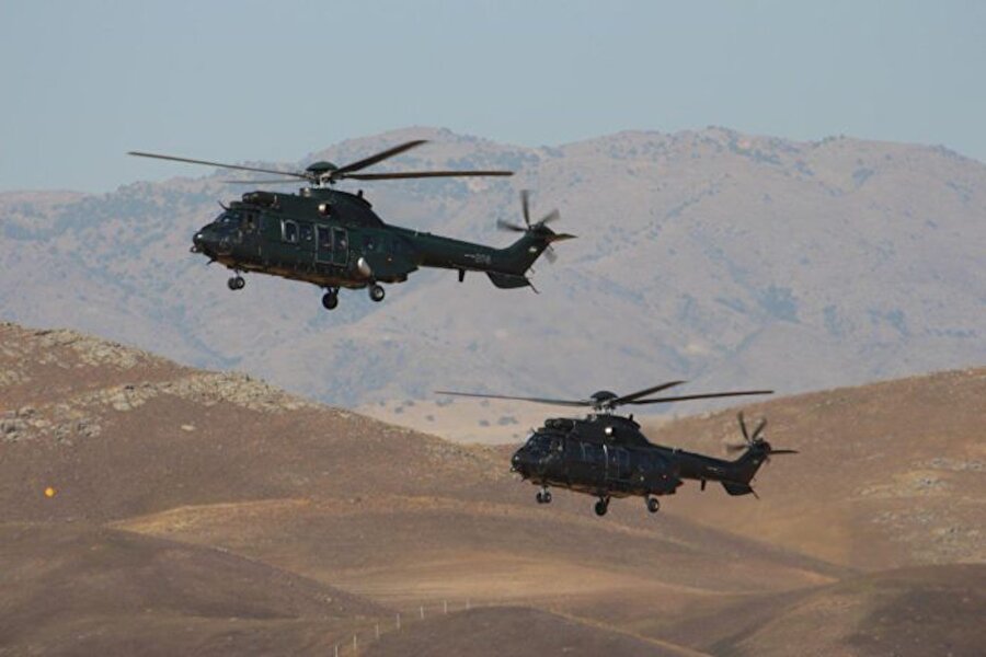 Tatbikat sırasında helikopterlerimiz görünüyor.