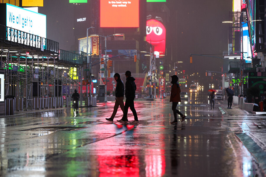ABD'li vatandaşlar New York'ta görünüyor.