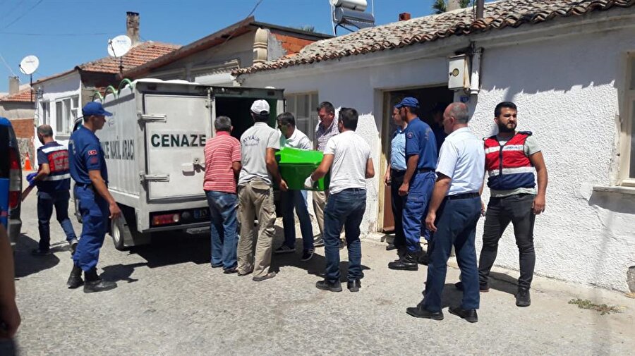 Güvenlik görevlisi evinde bıçaklanarak öldürüldü.