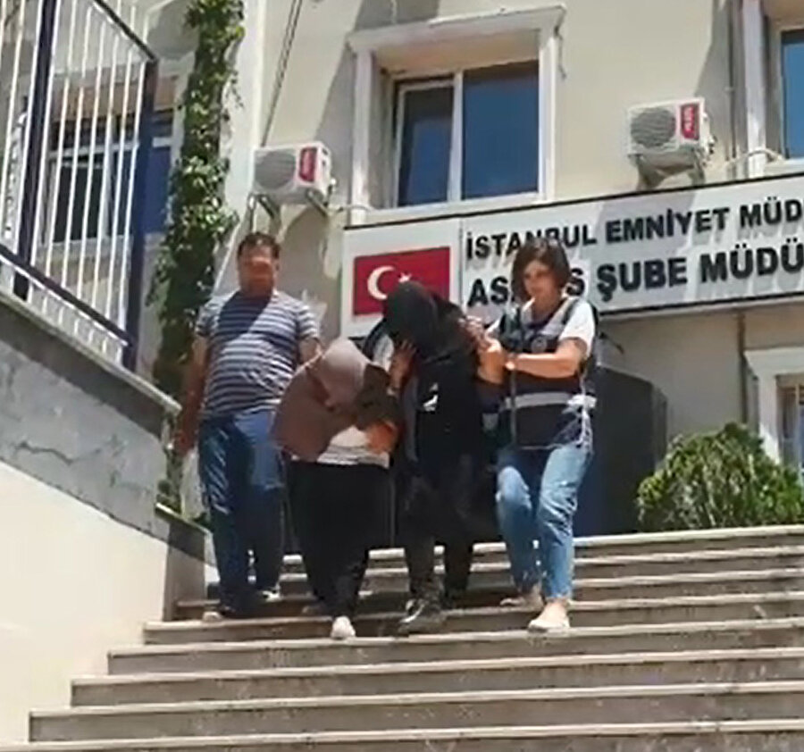 İstanbul'da 10 yaşındaki çocuğa hırsızlık yaptıran 2 kadın tutuklandı.