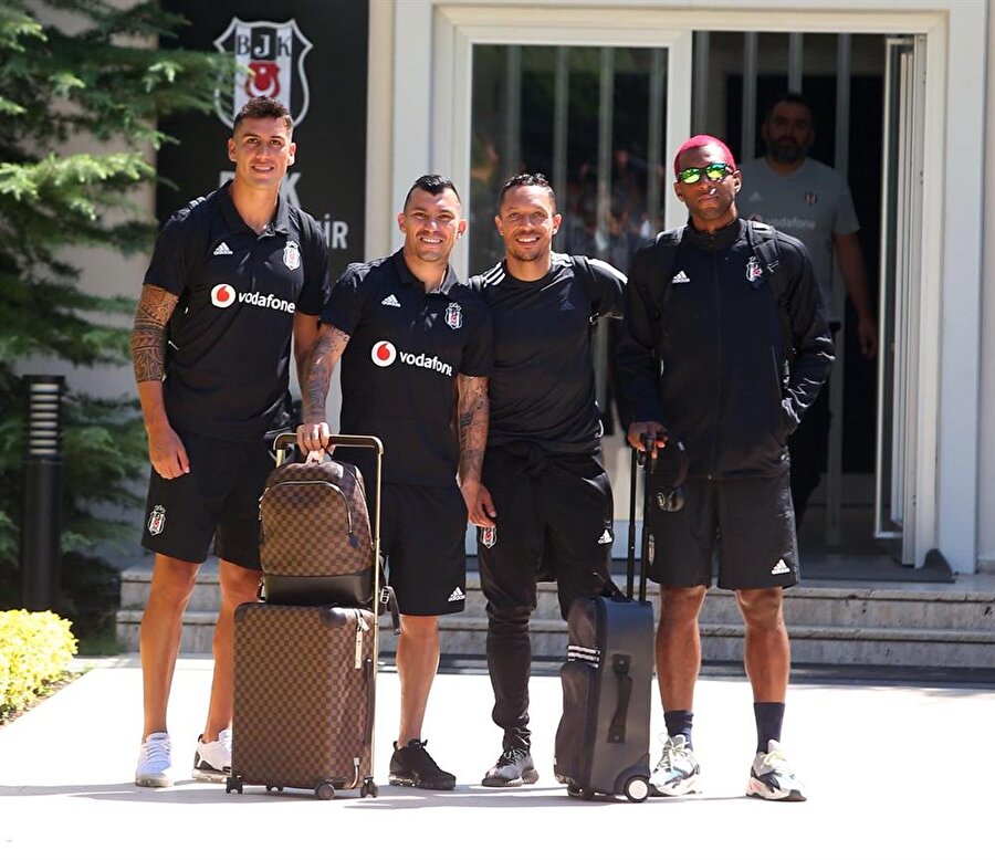 Beşiktaş kafilesi, Avrupa Ligi 3. ön eleme turu rövanş karşılaşması için Avusturya'ya yol aldı.