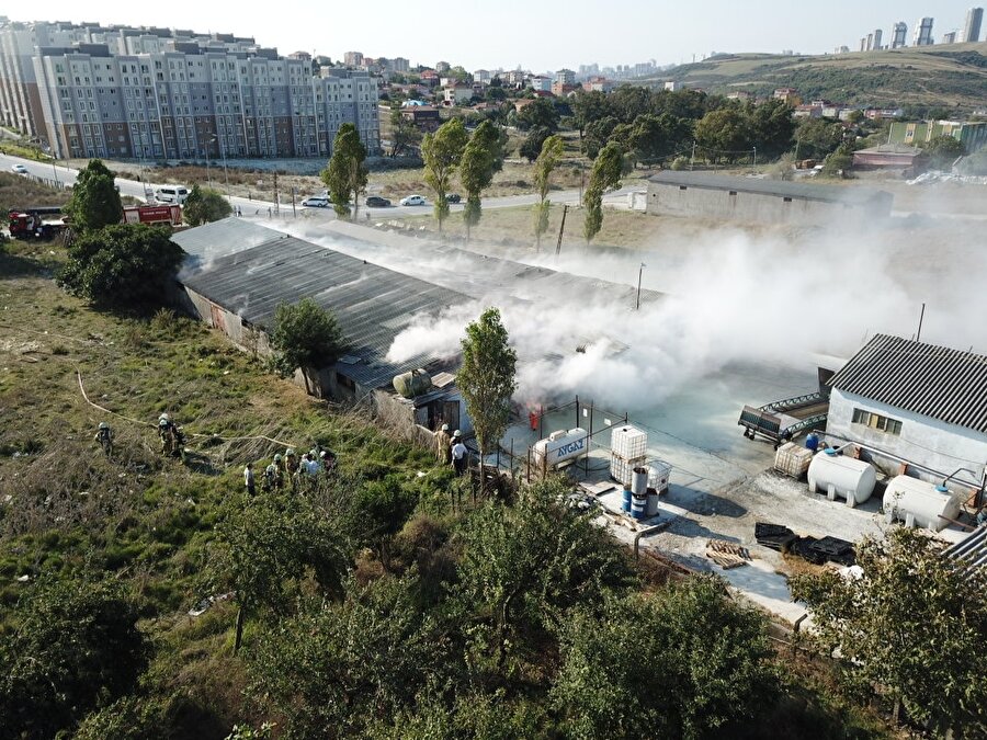 Hadımköy'de bir fabrikada asit kazanı patladı.