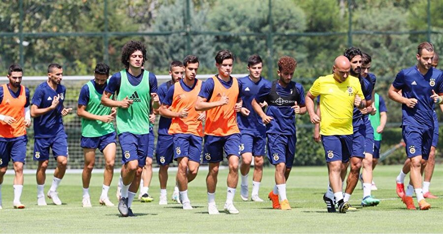 Fenerbahçe, Süper Lig'de 3. haftada karşılaşacağı Göztepe maçının hazırlıklarına başladı.