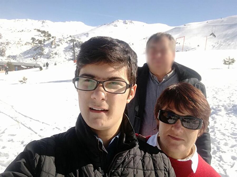 Antalya'nın Aksu ilçesinde anne ve oğlu müstakil evlerinde ölü halde bulundu.