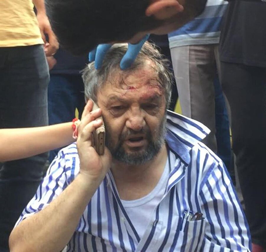 Yaşlı adam, şoför ile yolcu tarafından dövülerek zorla araçtan indirildi.