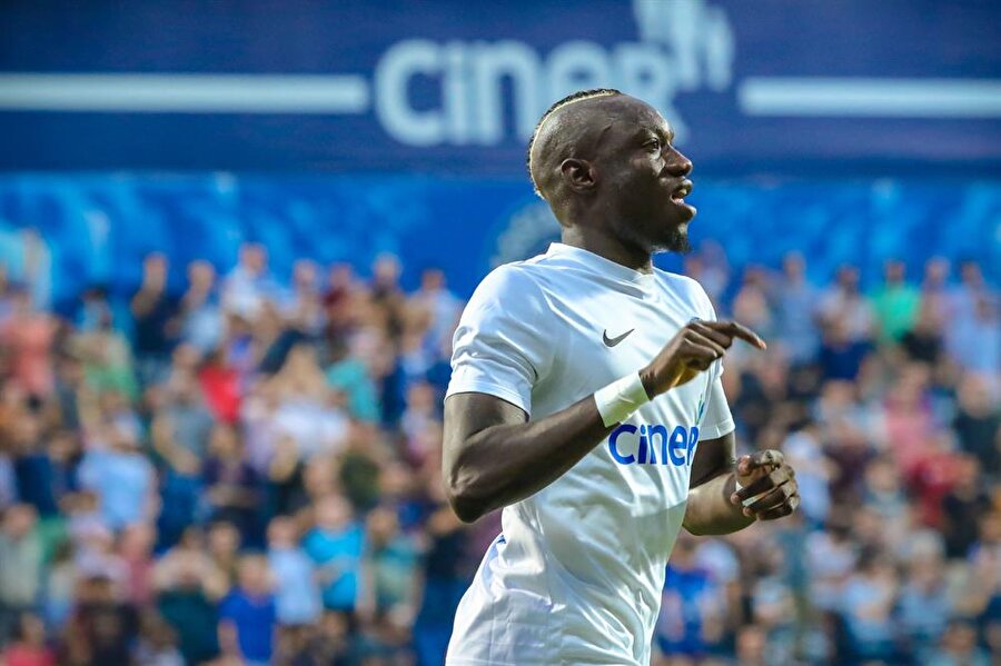 M'baye Diagne, Süper Lig'in 4. haftasında MKE Ankaragücü karşısında attığı golü kutluyor.