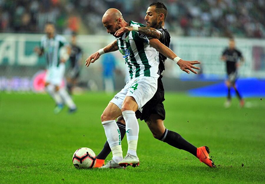 Bursaspor, Süper Lig'in 4 haftasında 1 mağlubiyet 3 beraberlik aldı.