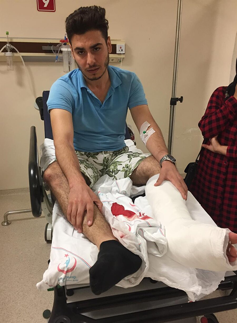 Antalya'da indirimli perdeyi almak isteyen iki kişi arasında çıkan kavga kanlı bitti.