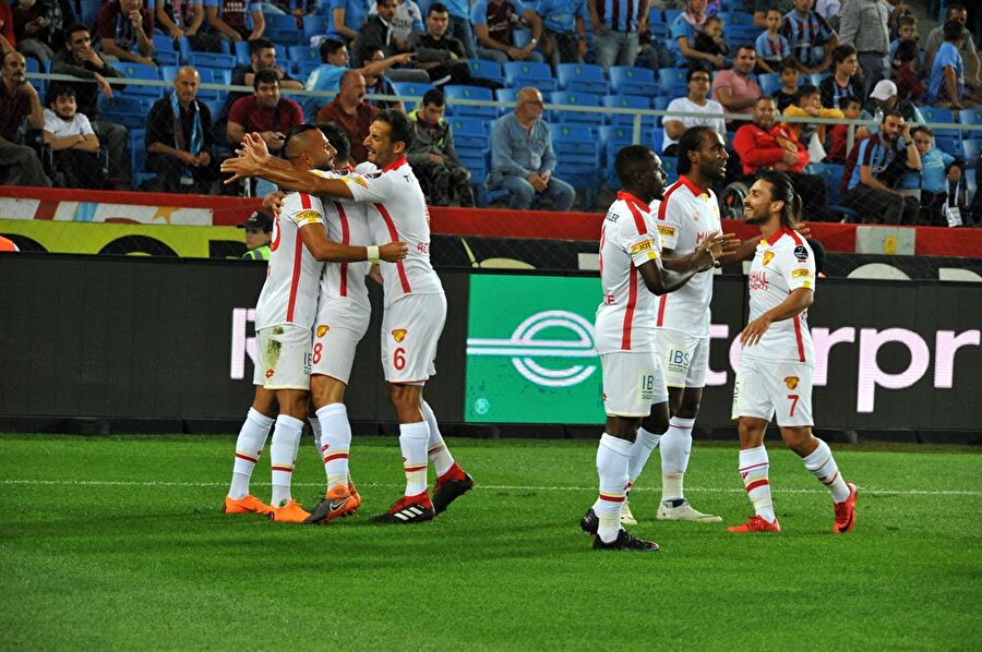Göztepe, Trabzonspor deplasmanında alınan 3 puanı böyle kutladı.