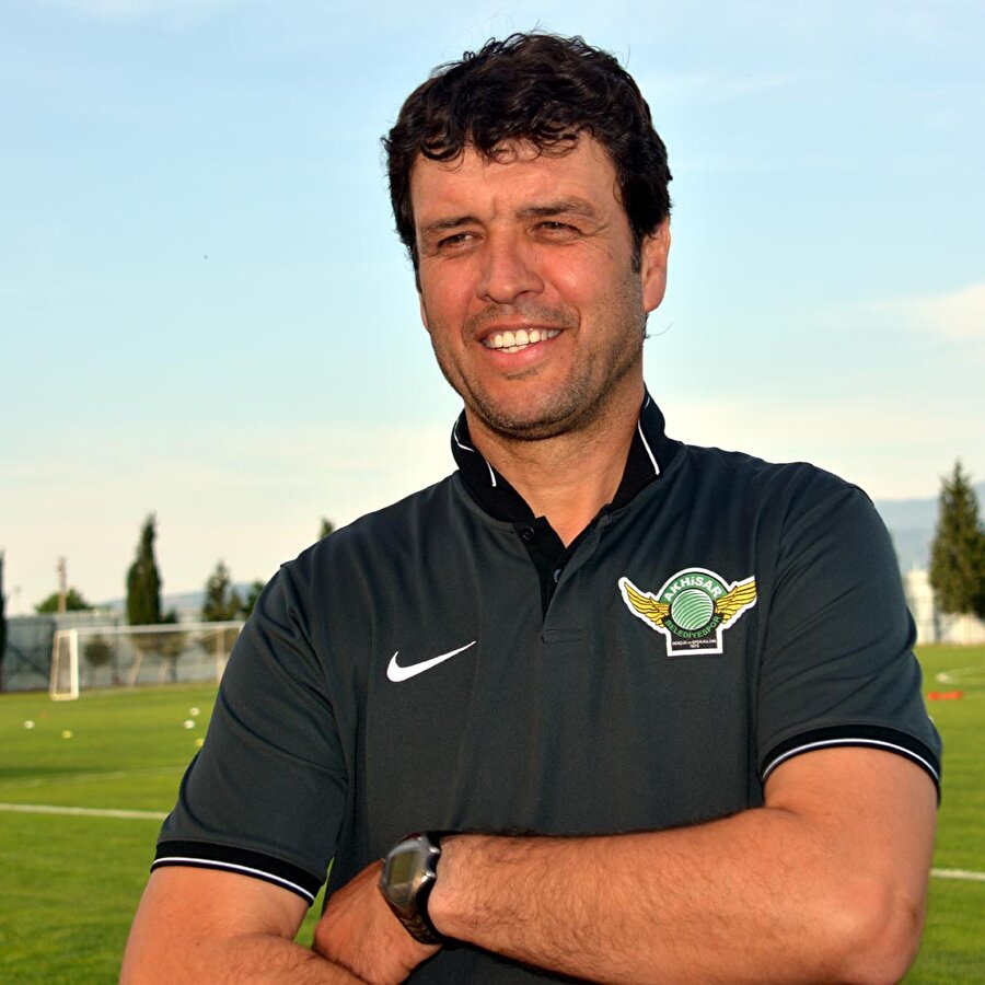 Cihat Arslan yeni takımıyla ilk idmanda neşeli görüntüsüyle dikkati çekti.