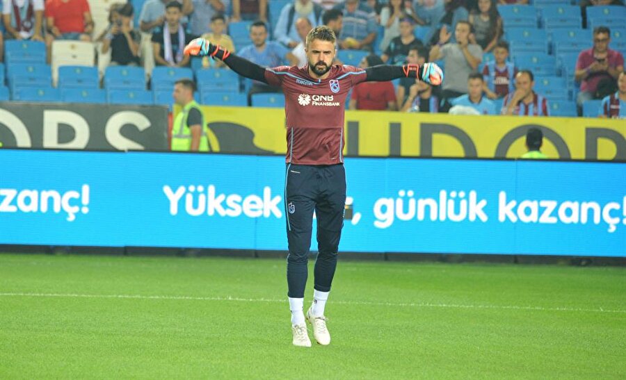 Onur Kıvrak, karşılaşma öncesi ısınırken.