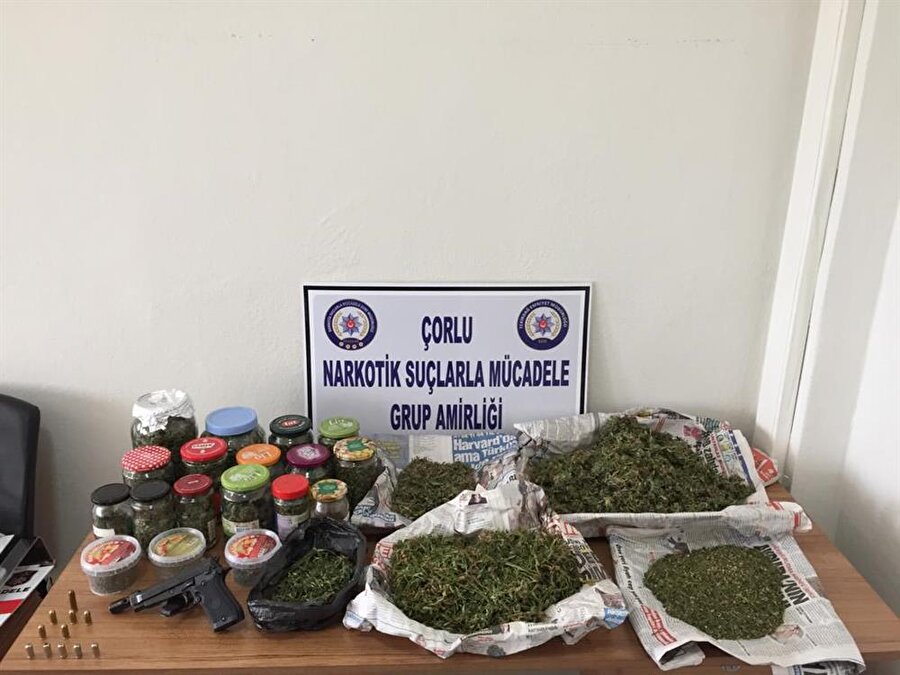 2 kilo esrar ile bir adet kuru sıkı tabanca ele geçirildi.