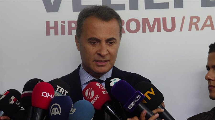 Fikret Orman, Veliefendi Hipodromu'nda basın mensuplarına açıklamalarda bulunurken