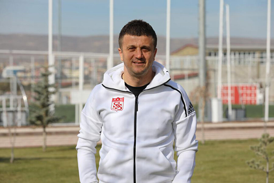 Hakan Keleş, objektiflere poz verdi.