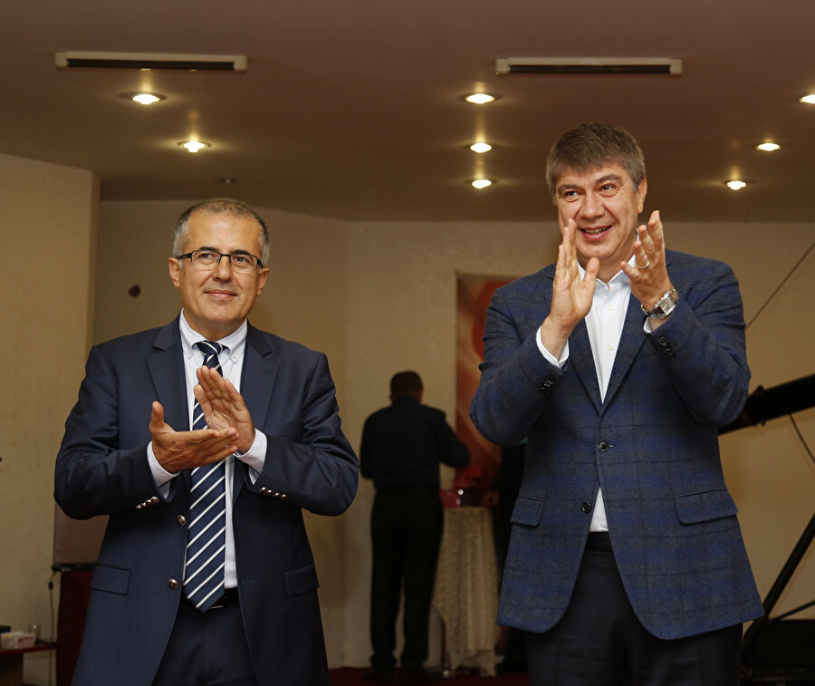 AK Parti'nin Antalya adayı Menderes Türel oldu.