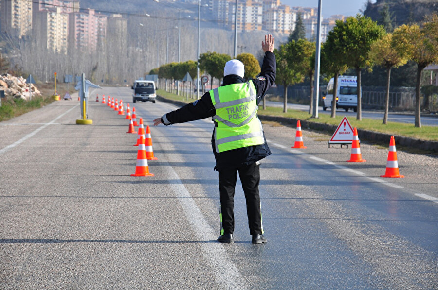 Kış lastiği uygulaması 1 Aralık'tan itibaren 'ticari' araçlar için zorunlu olacak.