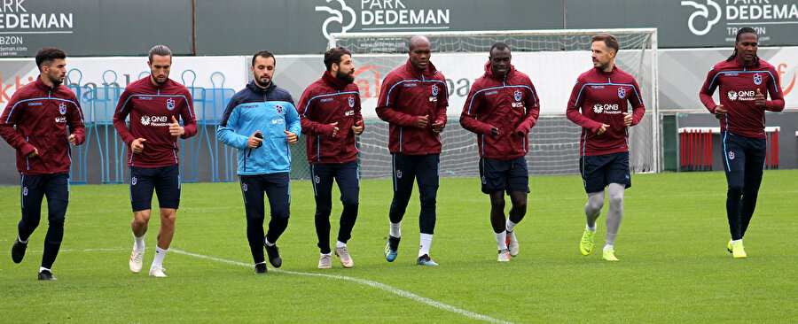 Trabzonsporlu oyuncular düz koşu yaparken...