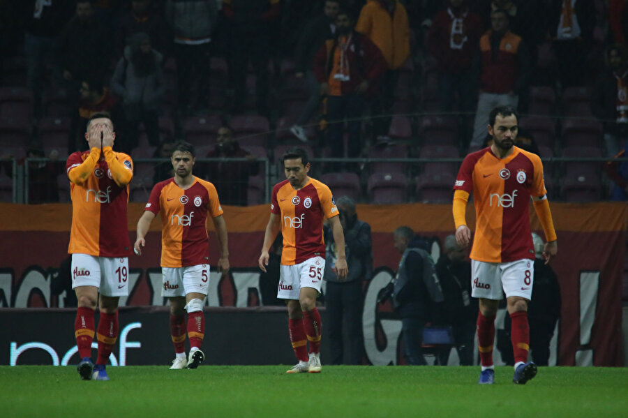 Galatasaraylı oyuncular maçtan sonra çok üzgündüler.