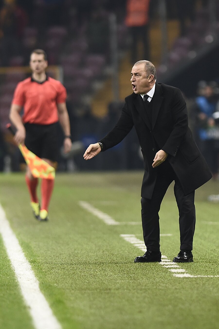 Fatih Terim öğrencilerine direktifler veriyor.