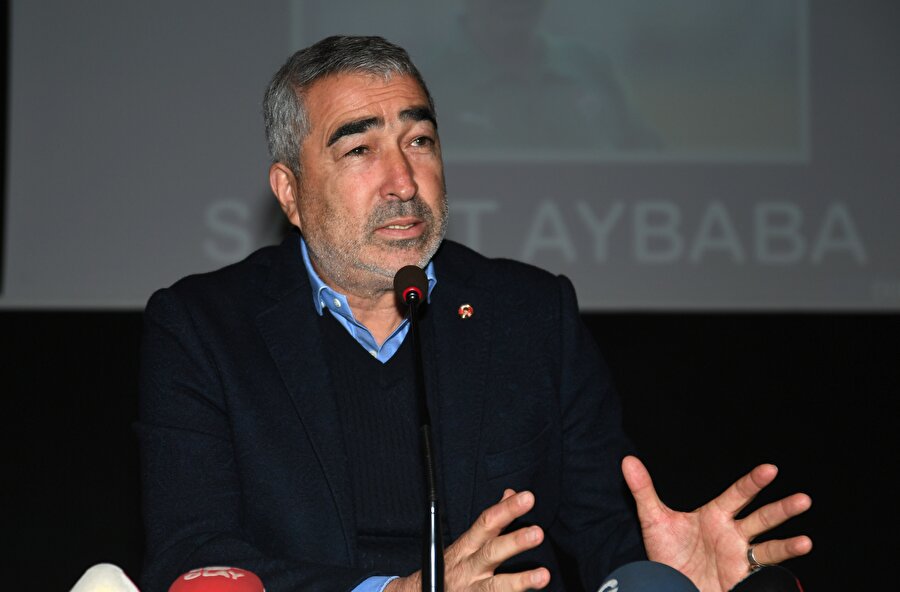 Samet Aybaba, konuşma yaparken...