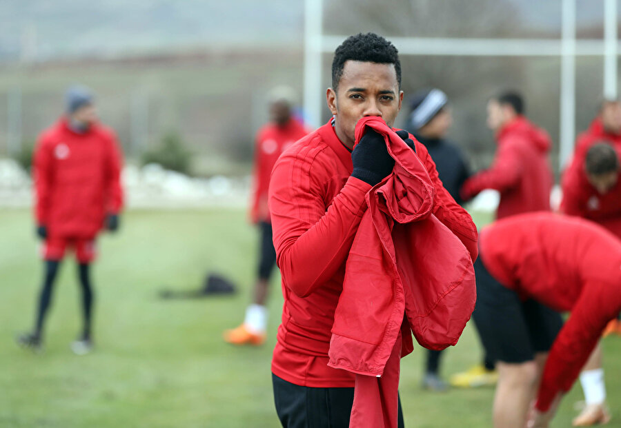 Robinho idmandan sonra üşüyor.