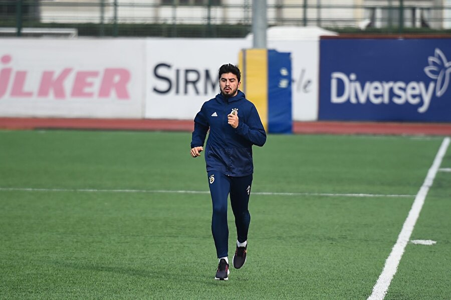 Fenerbahçe'de karo dışı bırakılan Ozan Tufan, diğer isimlerin aksine affedilmemişti.