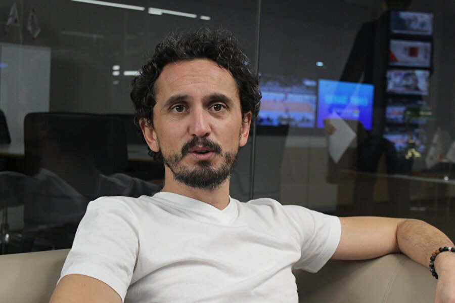 Tuncay Şanlı uzun yıllar Fenerbahçe forması giymişti.